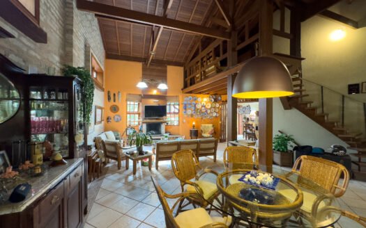 Charme e Conforto em Condomínio Fechado – Ideal para sua Família