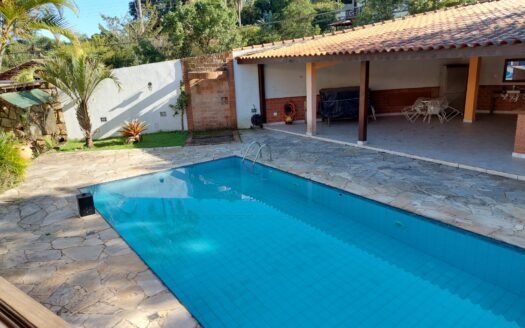 Propriedade com Duas Casas e Completa Estrutura de Lazer na Serra da Cantareira