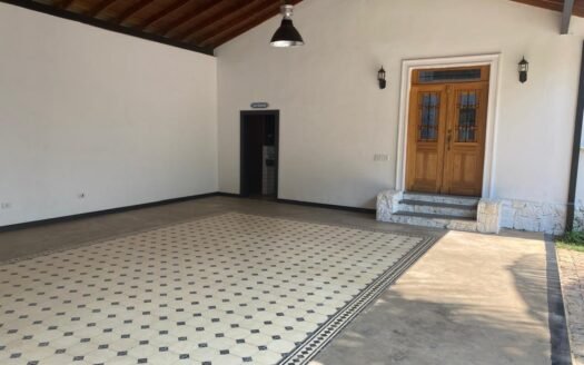 Ampla Propriedade com Infraestrutura Completa e Vista para a Natureza na Serra da Cantareira