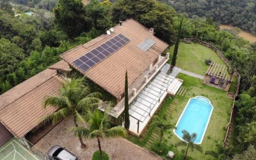 Ampla Propriedade com Infraestrutura Completa e Vista para a Natureza na Serra da Cantareira