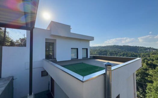 Duas Casas no Condomínio Alpes da Cantareira – Espaço, Conforto e Vista Deslumbrante!