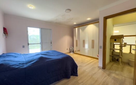 Sobrado em Condomínio Fechado na Serra da Cantareira – Terreno Amplo e Potencial para Lazer!