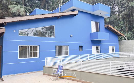 Sobrado em Condomínio Fechado na Serra da Cantareira – Terreno Amplo e Potencial para Lazer!