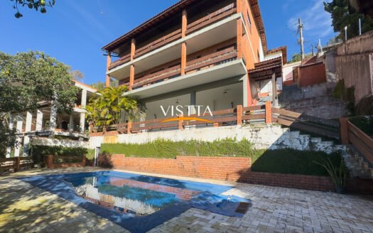 Sobrado de 467m² com vista incrível na Serra da Cantareira