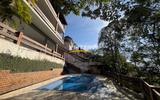 Sobrado de 467m² com vista incrível na Serra da Cantareira