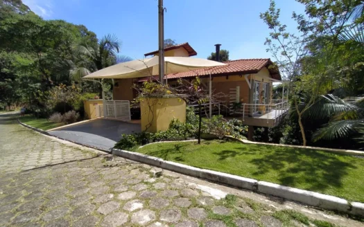 Casa Charmosa na Cantareira – Minimalismo e Natureza na Serra da Cantareira