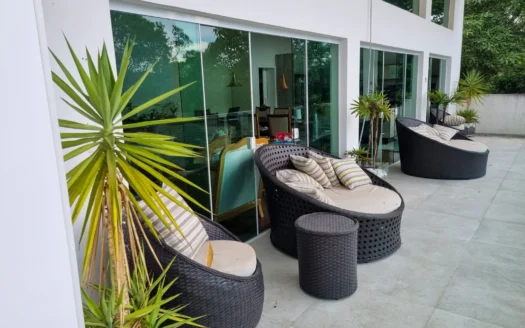 Duas Casas em Rua Sem Saída com Represa nos Fundos – Um Refúgio Privativo